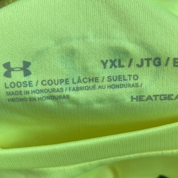 Under Armour boys loose fit heat gear YXL - Picture 2 of 2